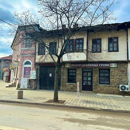 Дом Тодор И Тота Мутевски Troyan  Esterno foto
